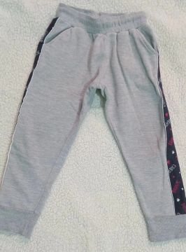 Calça de Moletom Infantil Cinza com Detalhes