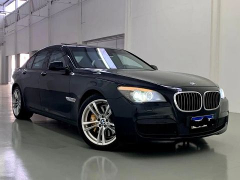 BMW 750i 