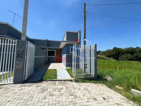 Casa à Venda no Bairro Campo de Santana, em Curitiba.