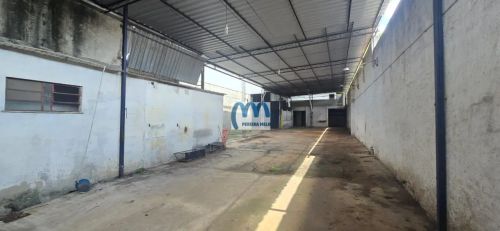 Galpão com 1.065.00 M2 de área construída próximo ao Supermarket do Rocha.