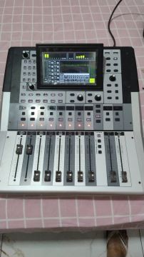 Mesa de Som digital Atrium 12