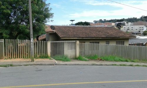 Casa para Alugar em Colombo única no terreno!