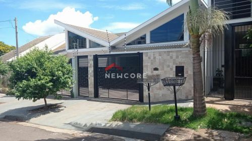 Casa em Rua Pioneiro José Favotto Filho - Loteamento Sumaré - Maringá/PR
