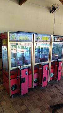 Máquina de pegar ursinho de pelúcia usado