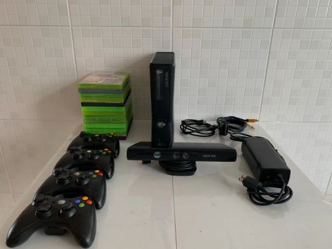 Xbox 360 completo + kinect + 14 jogos + 4 controles