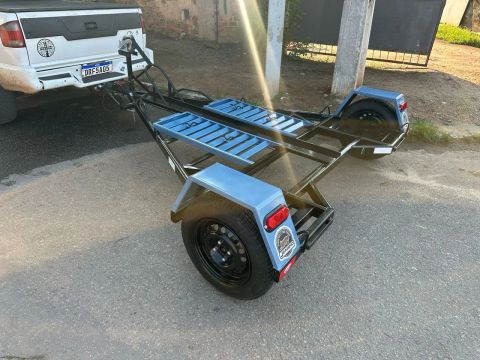Carreta para transporte de carro e moto