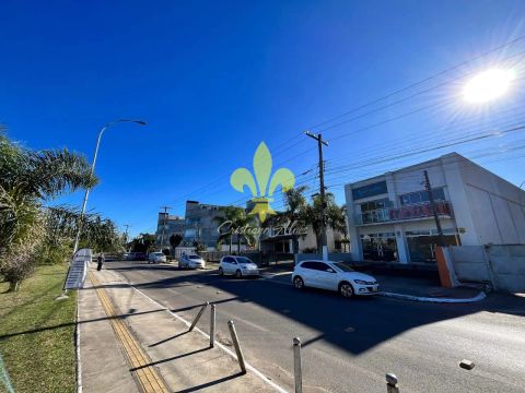 Oportunidade Imperdível: Loja de 165m² de Frente para a Lagoa do Violão, no Centro de Torr