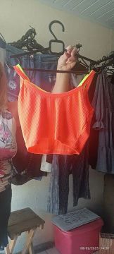 Top cropped laranja neon