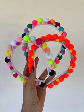 Tiara Pompom Colorida - Acessório de Cabelo