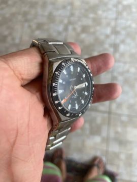 Vendo relógio mecânico original orient soltou o ponteiro de segundos e armação da data 