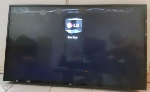 TV LG com tela de 50 polegadas