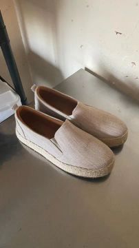 Par de Sapatos Casual Bege,  Santa Lola
