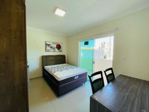 Alugo Apto mobiliado, 60m da praia, Centro Navegantes SC.