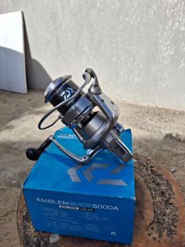 Carretilha Daiwa Emblem Shot 5000A