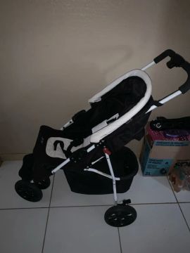 Vendo carrinho de bebê
