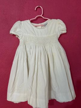 Vestido branco de algodão para bebê