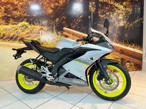R15 Yamaha 