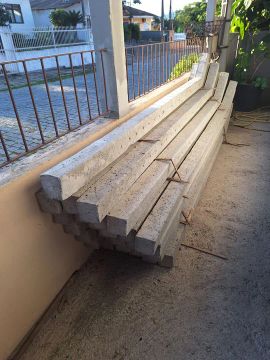 Morões de concreto com tela solada