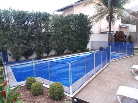 Cerca de proteção para piscina