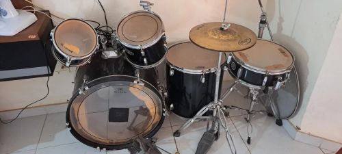 *** leia todo o anúncio ***Bateria Michael completa 