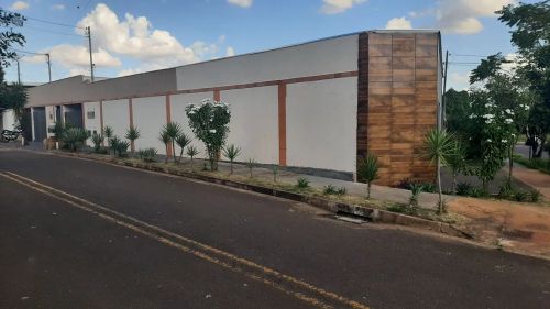 Super esquina 5 casas saída para Ribas do Rio Pardo
