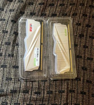 2x 8GB DDR4 3600MHz Corsair Vengeance RGB Pro