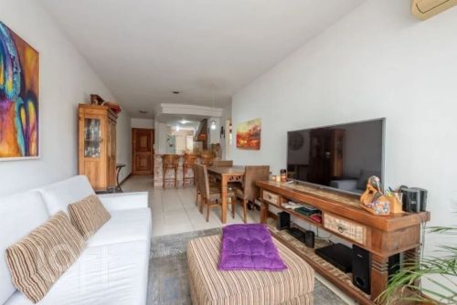 Ótimo apartamento 2 quartos com garagem no Petrópolis