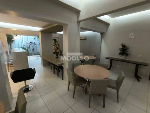 Apartamento residencial para locação bairro Saraiva com 3 quartos