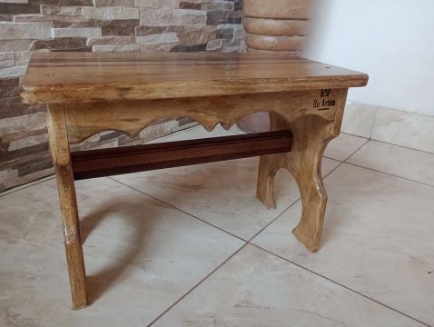 Banqueta de Madeira Artesanal
