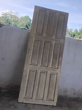 Porta de madeira maciça - Usada