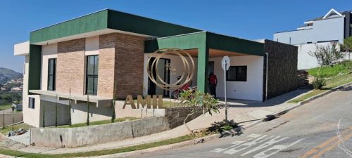 AC - Vendo Casa 280m² / Condomínio Mantiqueira / 04 dormitórios, sendo 02 suítes / São Jos