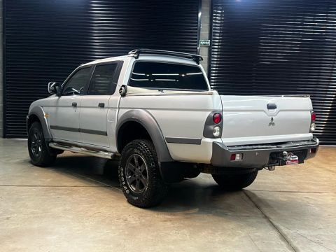 L200 hpe outdoor 4x4 manual 2.5 de ótima procedência revisada e selada