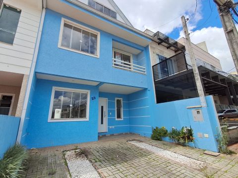 Sobrado Triplex 4 dorms. 150m2 venda Cond. C.Comprido I em Curitiba.
