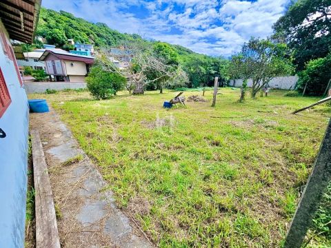 Terreno à venda no bairro Cachoeira do Bom Jesus em Florianópolis/SC