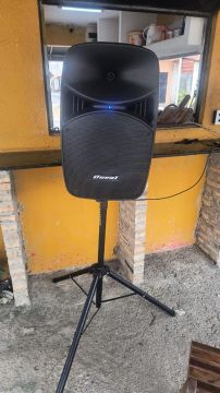 Caixa de Som Amplificada Oneal - Potente e com Tripe