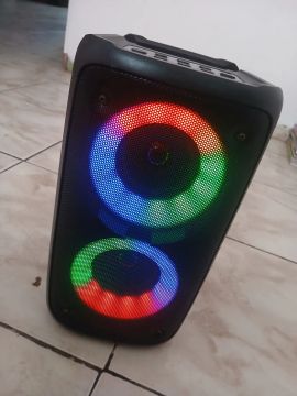 Caixa de Som Bluetooth com Luzes LED