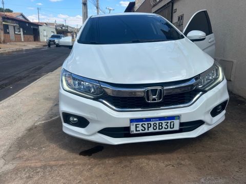 Carro muito conservado pra pessoa exigente 