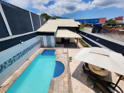 Casa térrea de alto padrão com 5 quartos em Nova Cidade - Nilópolis - RJ