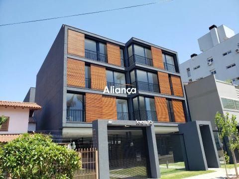 Apartamento mobiliado de 3 dormitórios, living, cozinha, área de serviço, 4 banheiros e 4 