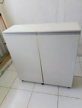 Armário de 2 Portas Branco em Ótimo Estado