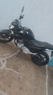 Moto conservada IPVA Pago  Teoco por carro até 14mil 
