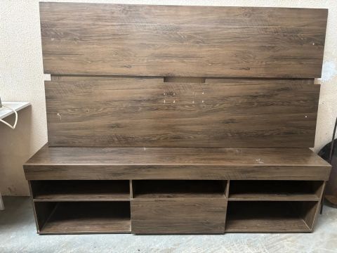 Rack com painel para TV em Madeira