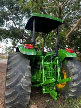 Trator John Deere 6110E  110 cv