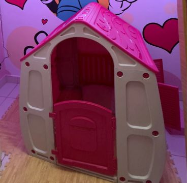 Casinha Infantil Rosa e Bege - Diversão Garantida!