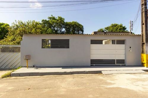 Excelente casa com quintal amplo localizada no bairro Iná - São josé dos Pinhais, PR