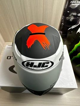 Cofrinho em forma de Capacete Oficial HJC Rpha 10 Plus Jorge Lorenzo 