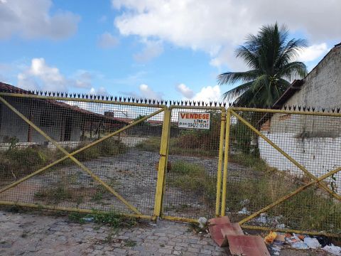Terreno para aluguar ou venda com 1700m² na Rua Em frente Atacadão - Igapó