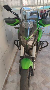 Moto Naked - Impecável