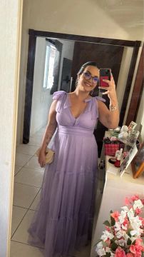 Vestido de festa lilás tom nuvem 