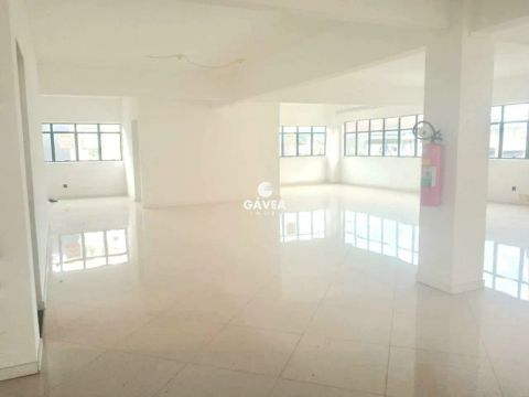 Prédio comercial no centro de Santos para venda e locação.